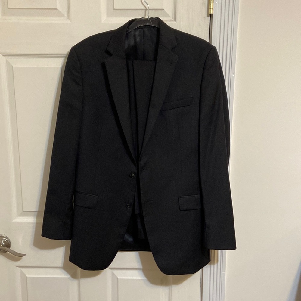 38L Black Calvin Klein Suit